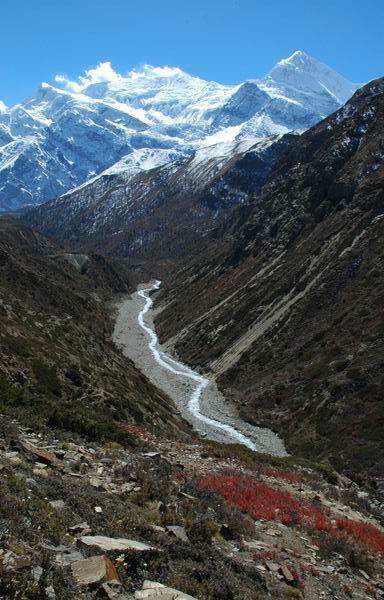 Looking back to the Gangapurna mountain.