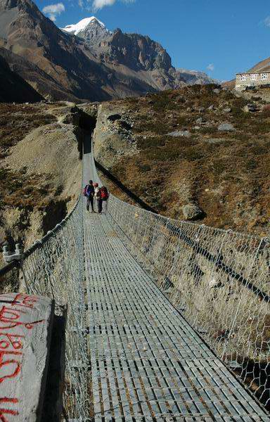 Crossing the bridge to Letdar.