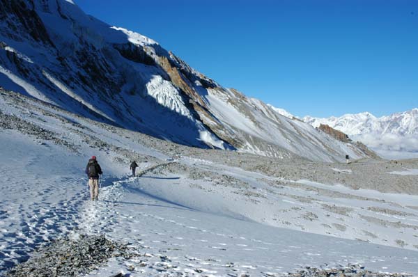 The start of our descent to Muktinath ... it's 1700m down from here