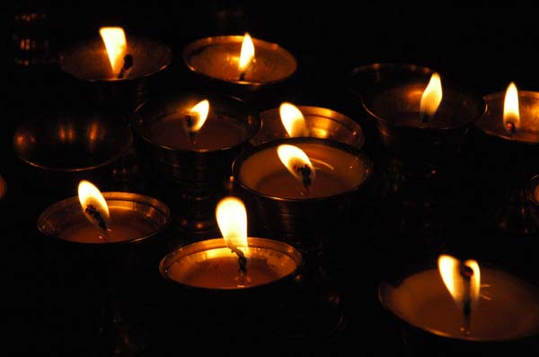 Inside the temples you can offer your prayers by lighting a candle