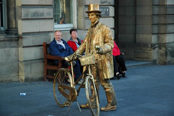Live statue