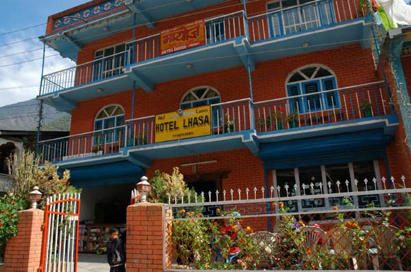 Late in the afternoon we arrive in the town of Syaphru Besi. This is Hotel Lhasa. It is run by a very friendly family, and we have a very wonderful evening playing educational and fun games with the kids.