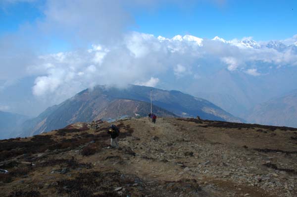 We climb up again, heading towards Gosainkund.