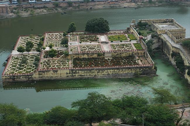 The view of the island gardens from the palace