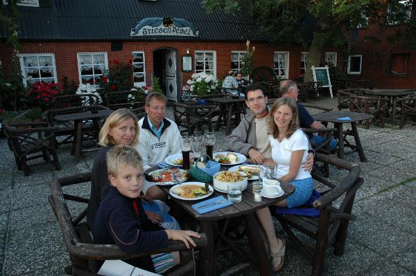 Wonderful courtyard restaurant overlooking the Hooge.