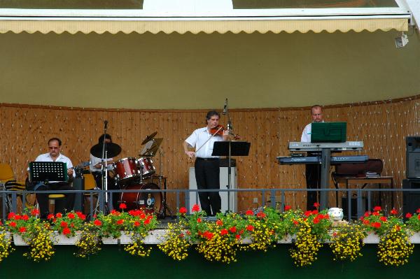 We take an afternoon walk into the town just in time to enjoy this wonderful classical concert in the park.