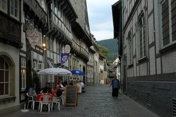We make a short stop here on our way home to Braunschweig. A charming and beautiful town!!