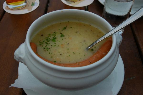 Kartoffelsuppe mit Wienerwurst